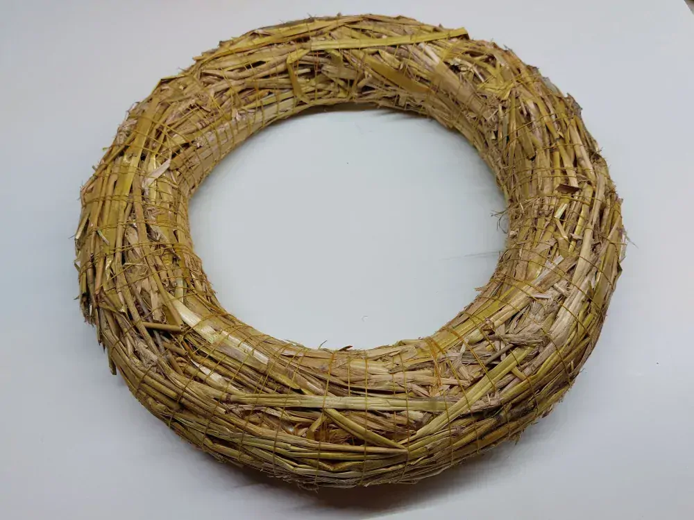 Slámový věnec průměr 20 cm  (11 Kč kus) KARTON 70 ks